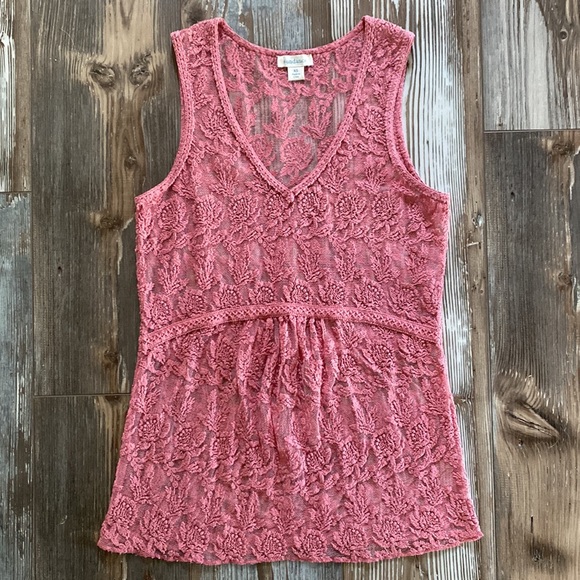 Sundance Tops - 🎀Sundance🎀Lace Top